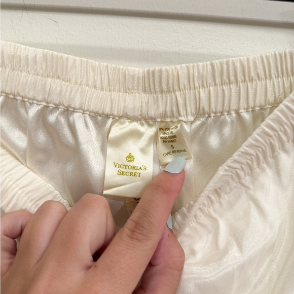 Victoria’s Secret Satin Pajama Set size Small - Picture 9 of 9